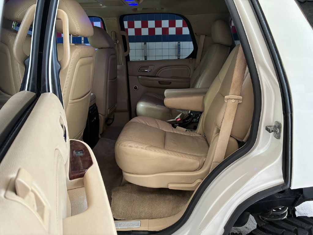 2013 Cadillac Escalade Image 13