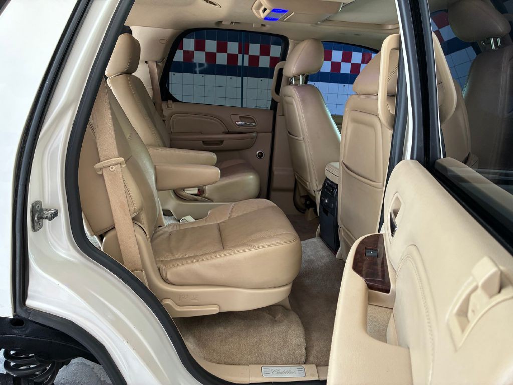 2013 Cadillac Escalade Image 16