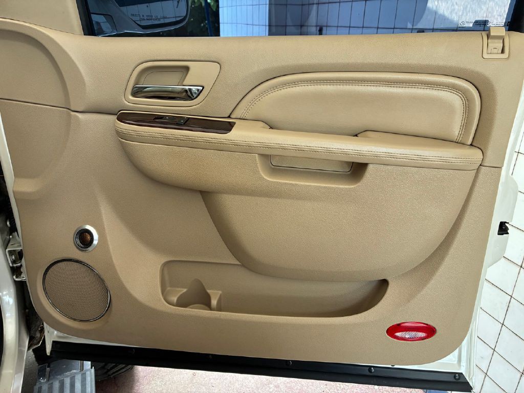 2013 Cadillac Escalade Image 19