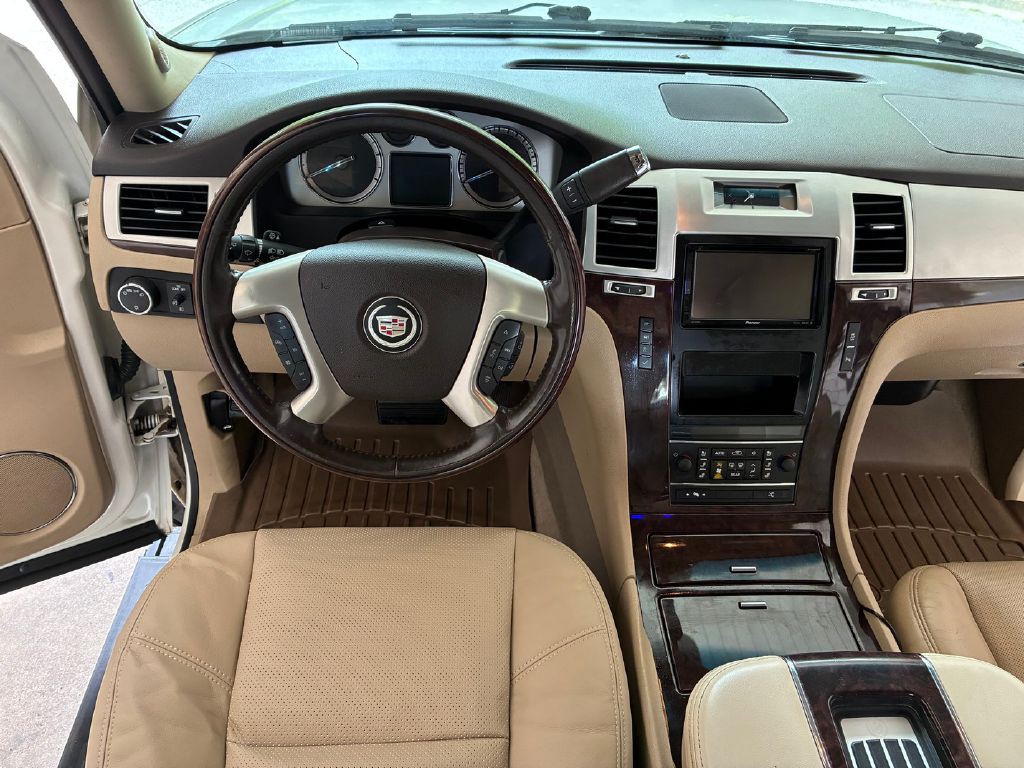 2013 Cadillac Escalade Image 21