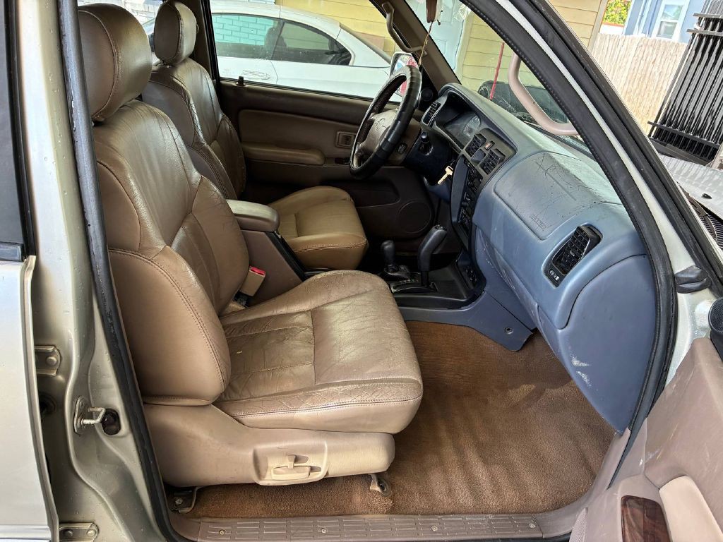 2001 Toyota 4Runner Image 16