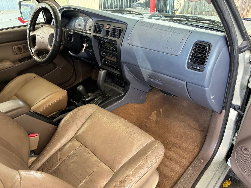 2001 Toyota 4Runner Image 17