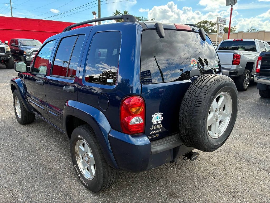 2004 Jeep Liberty Image 4