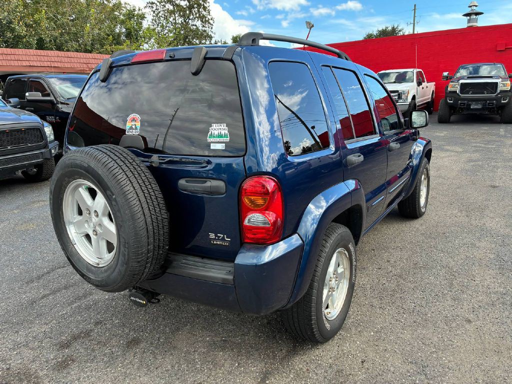 2004 Jeep Liberty Image 5