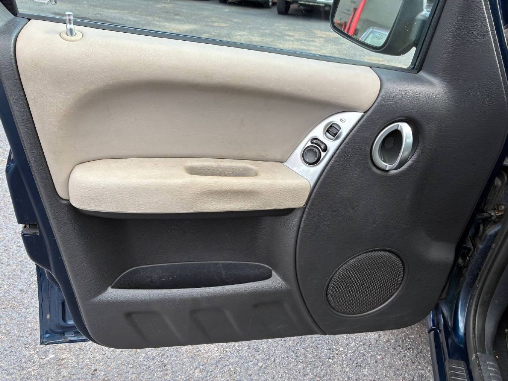 2004 Jeep Liberty Image 10