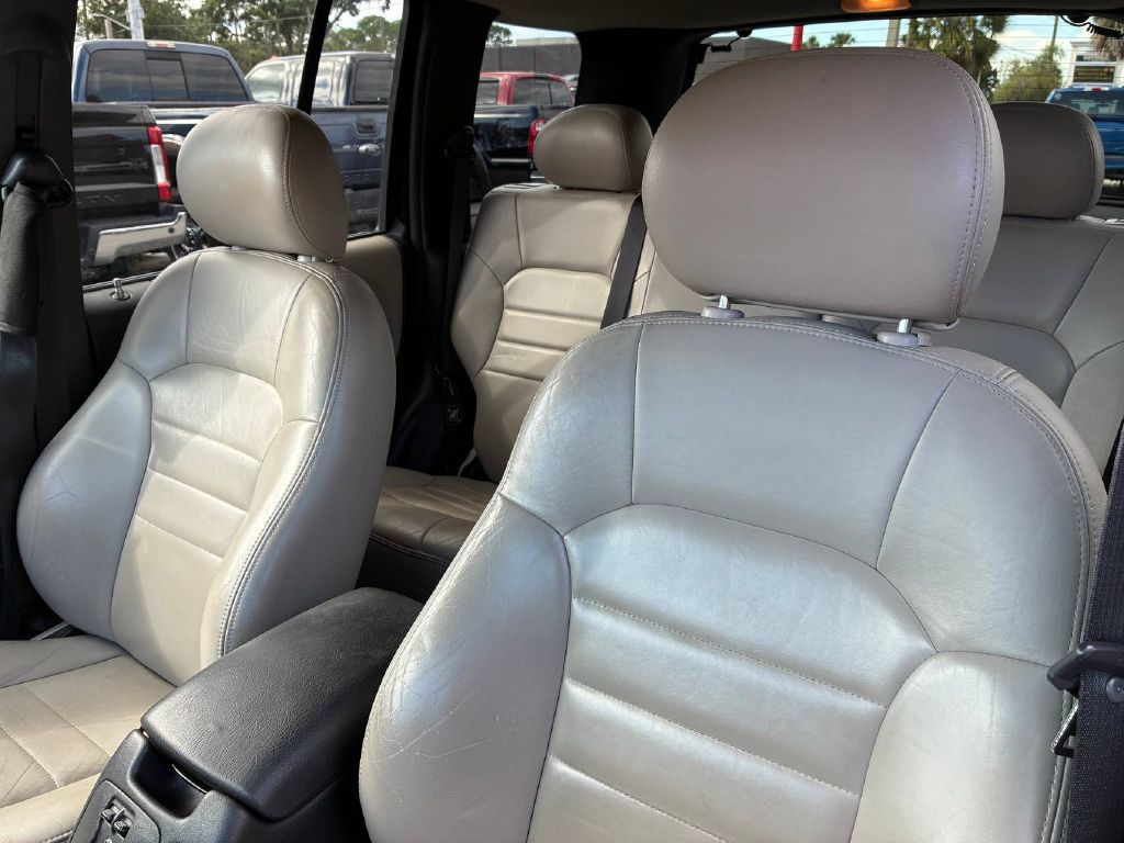 2004 Jeep Liberty Image 11