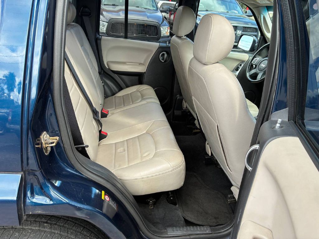 2004 Jeep Liberty Image 14