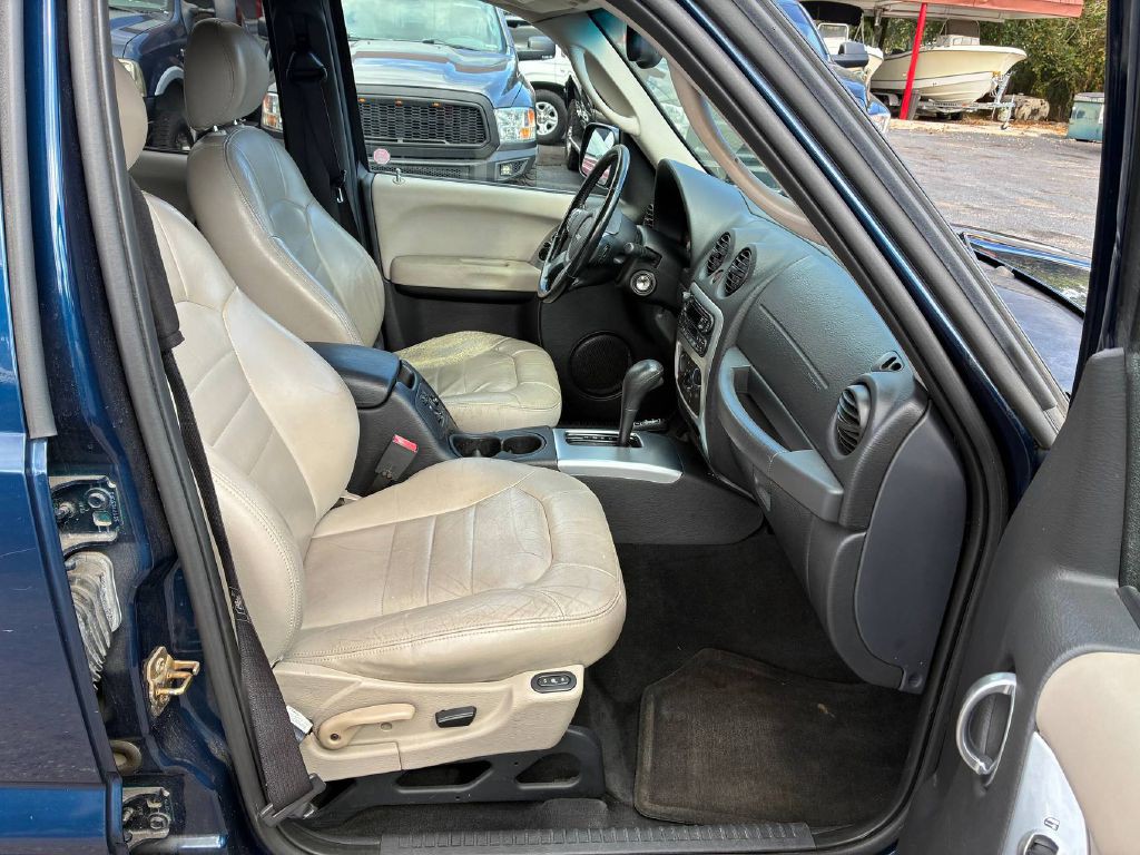 2004 Jeep Liberty Image 15