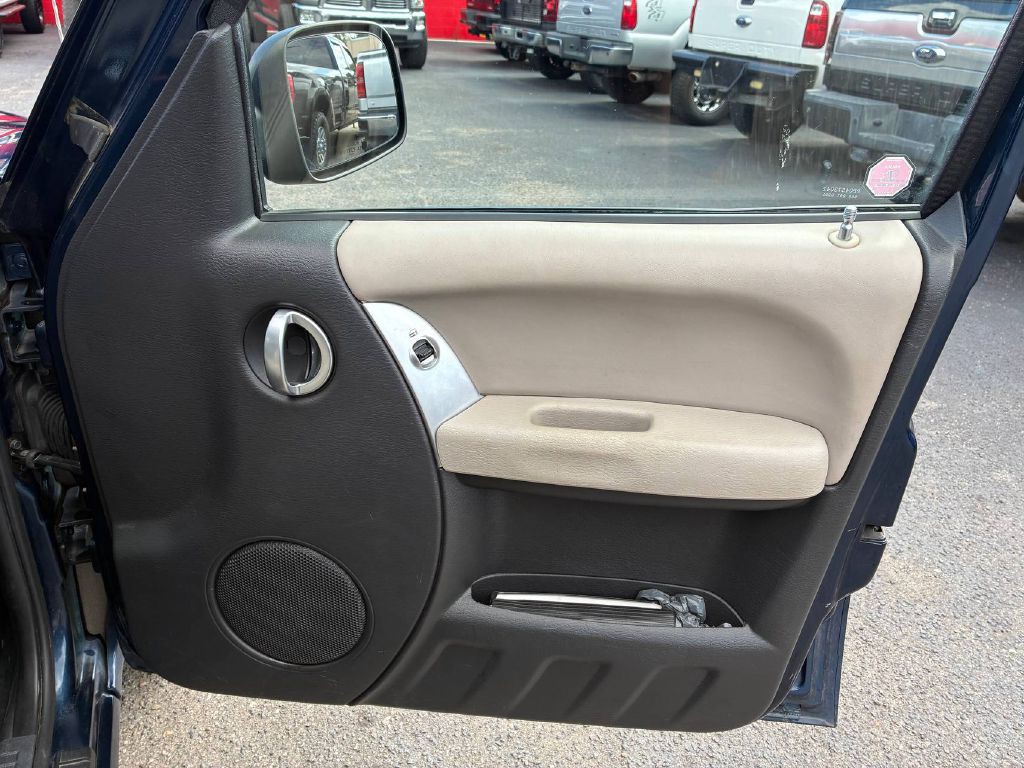 2004 Jeep Liberty Image 17