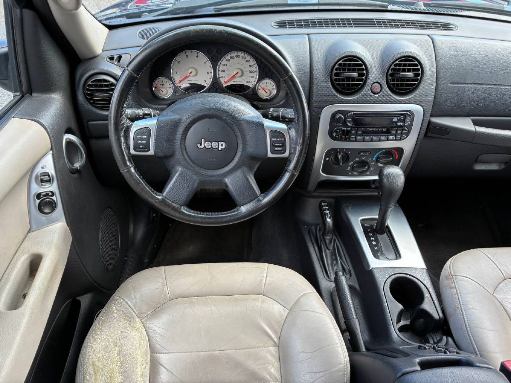 2004 Jeep Liberty Image 18