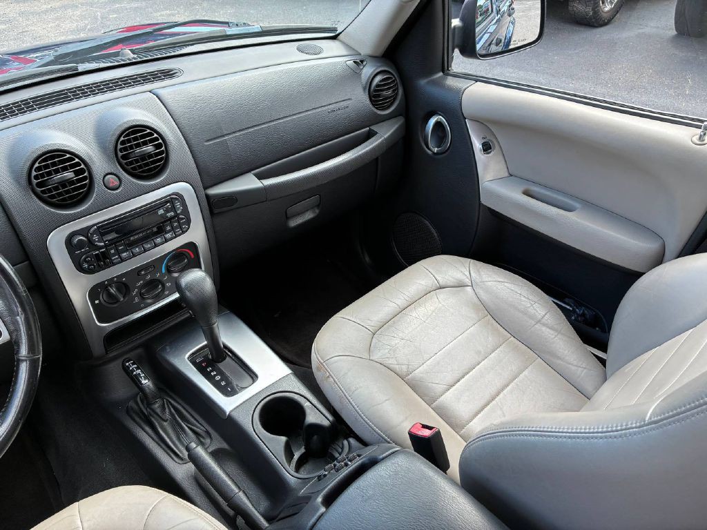 2004 Jeep Liberty Image 19
