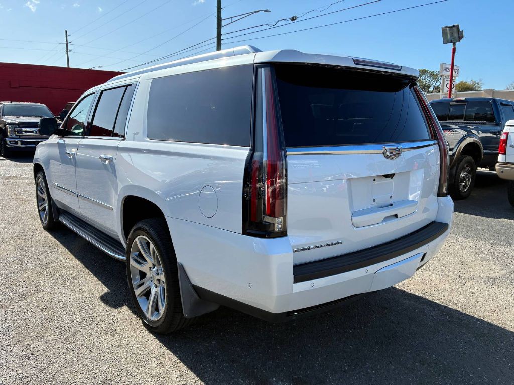 2017 Cadillac Escalade Image 4