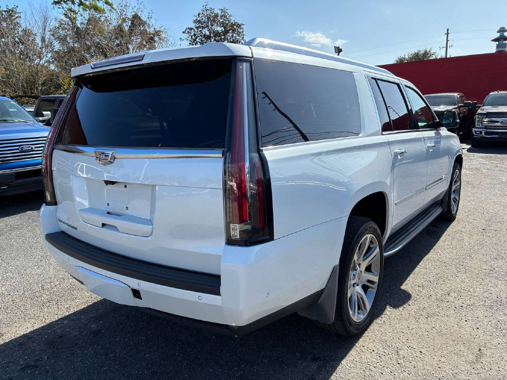 2017 Cadillac Escalade Image 5