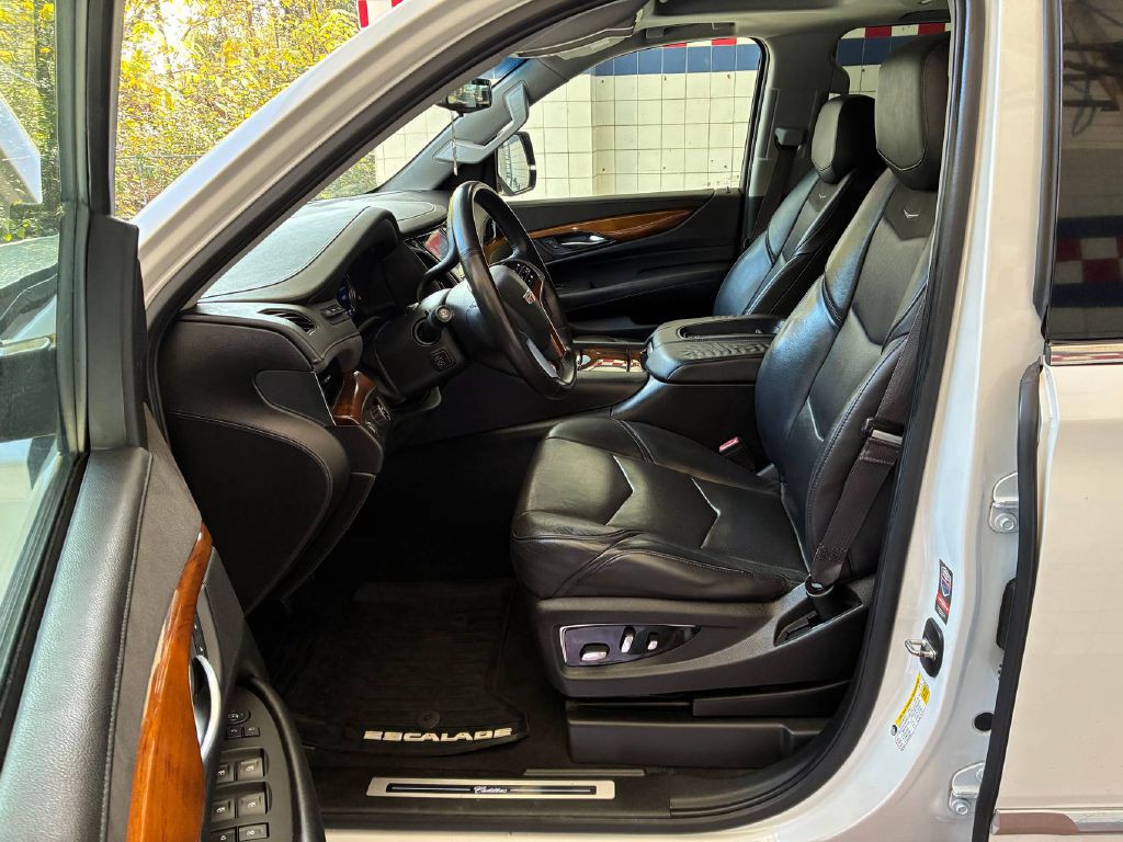2017 Cadillac Escalade Image 9