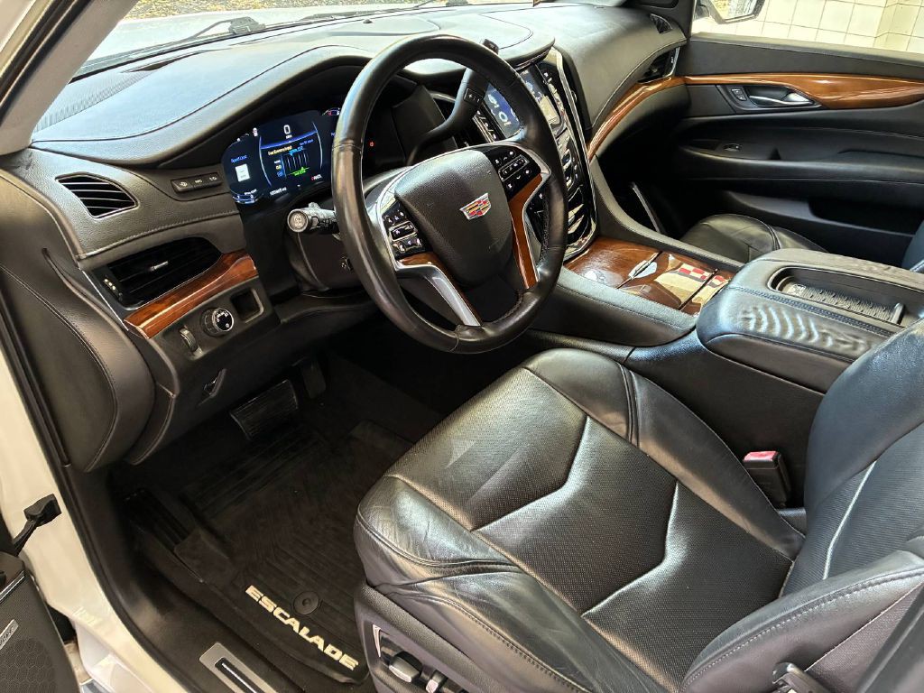 2017 Cadillac Escalade Image 10