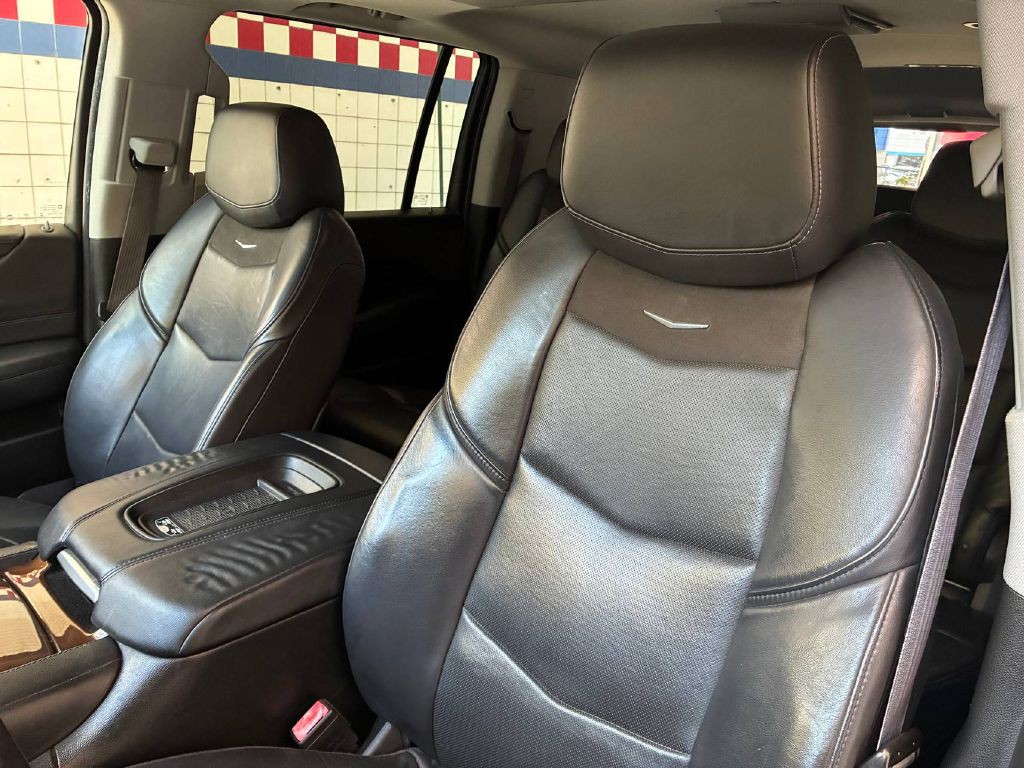 2017 Cadillac Escalade Image 12