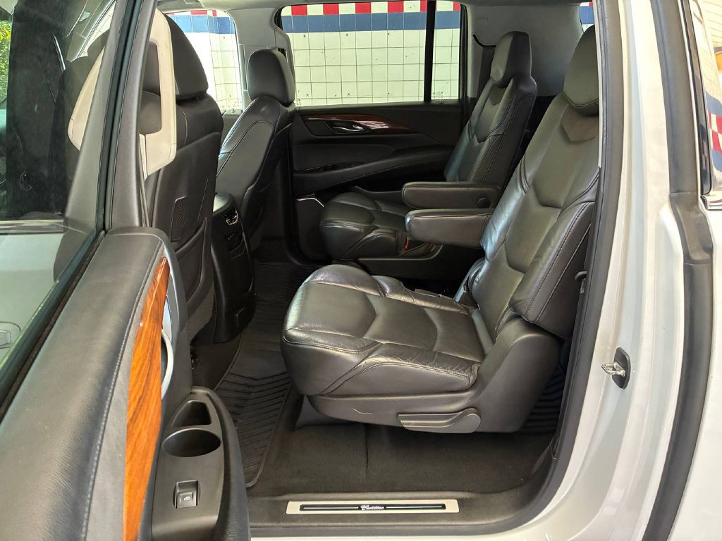 2017 Cadillac Escalade Image 13