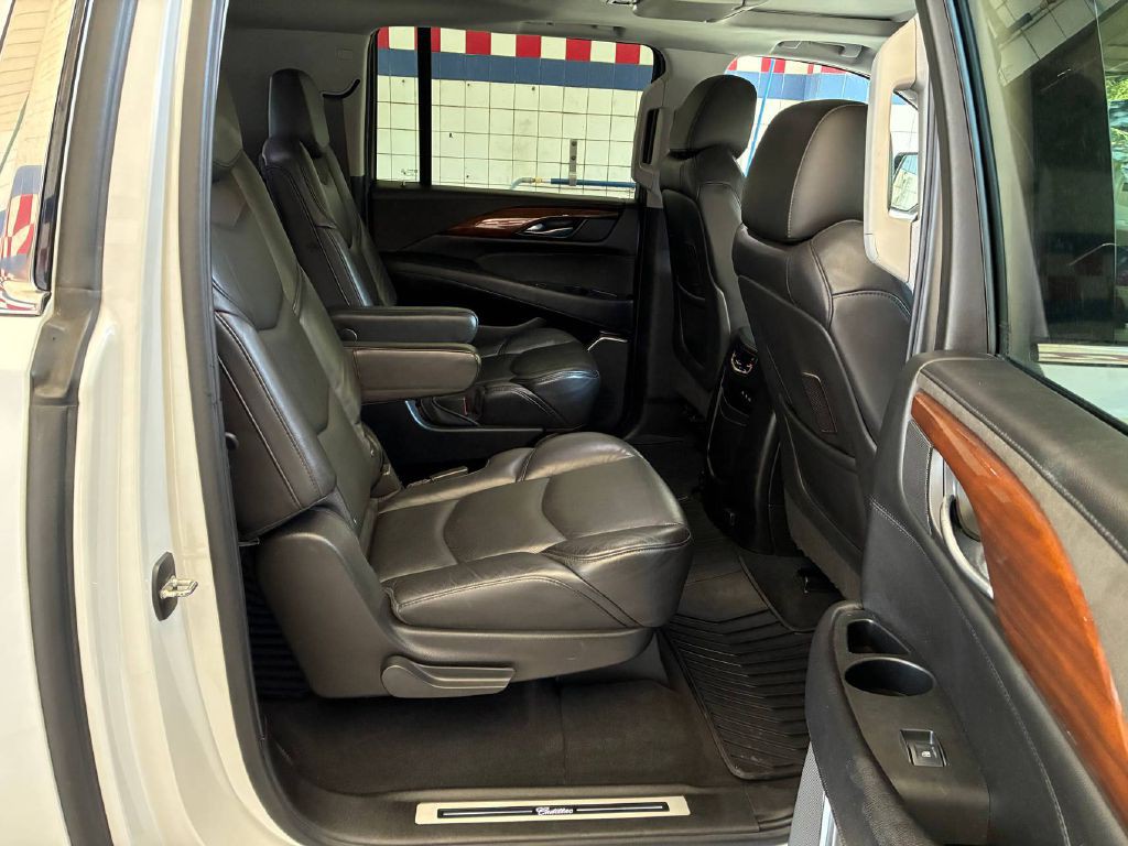 2017 Cadillac Escalade Image 15