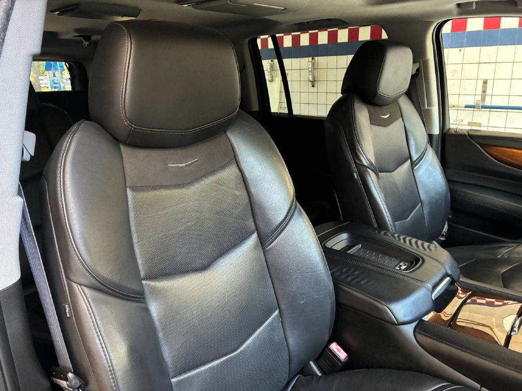 2017 Cadillac Escalade Image 19