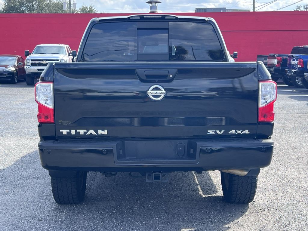 2017 Nissan Titan Image 5