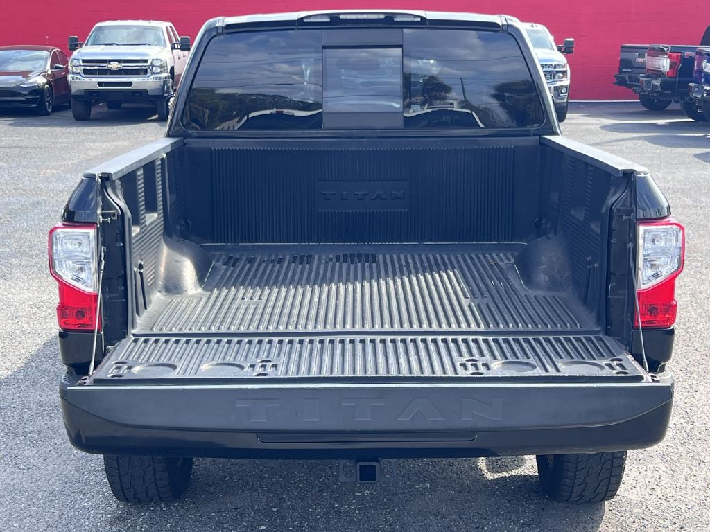 2017 Nissan Titan Image 6