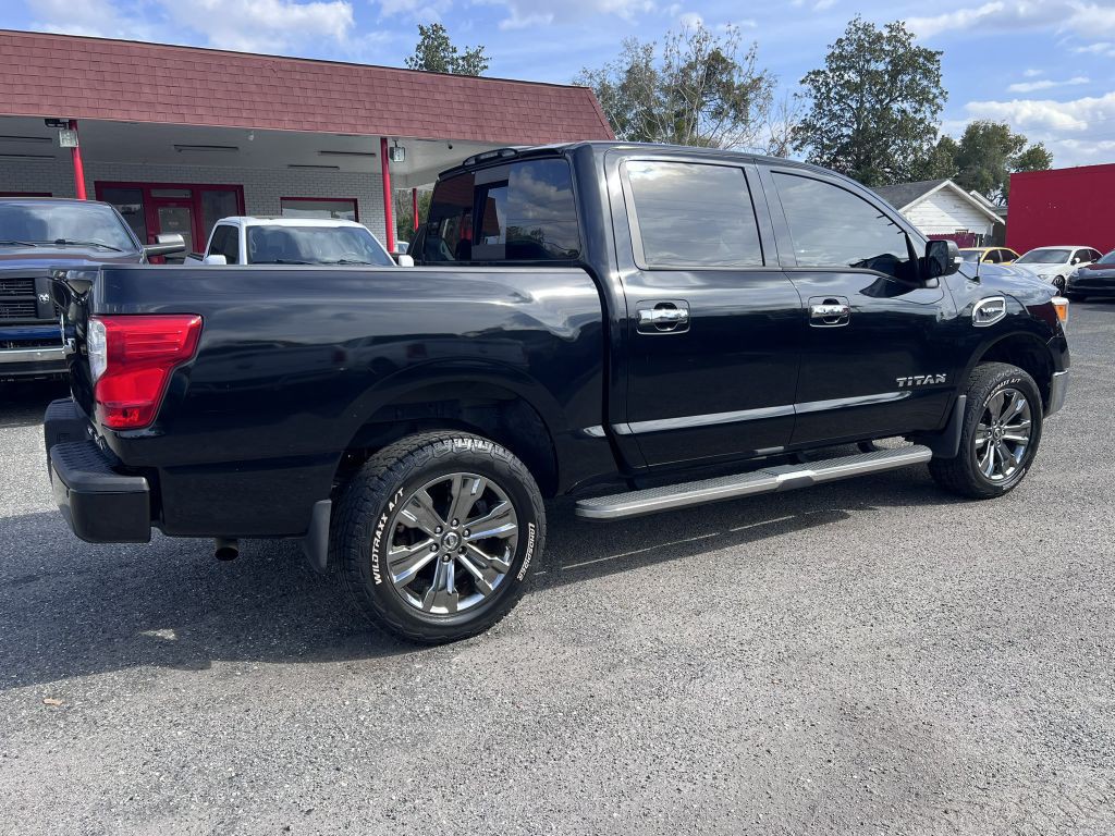 2017 Nissan Titan Image 8