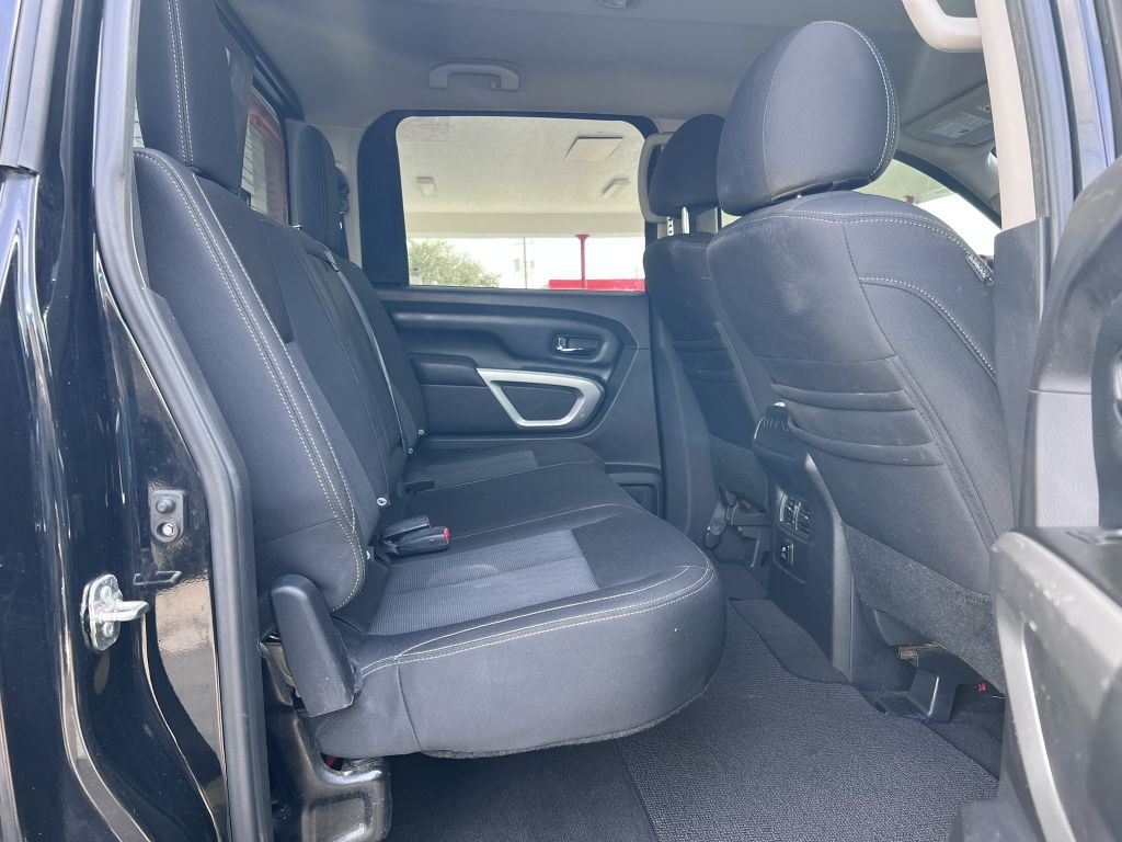 2017 Nissan Titan Image 20
