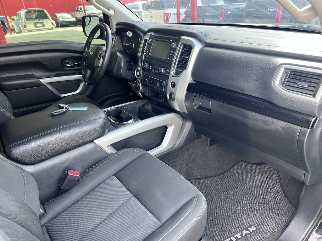 2017 Nissan Titan Image 23