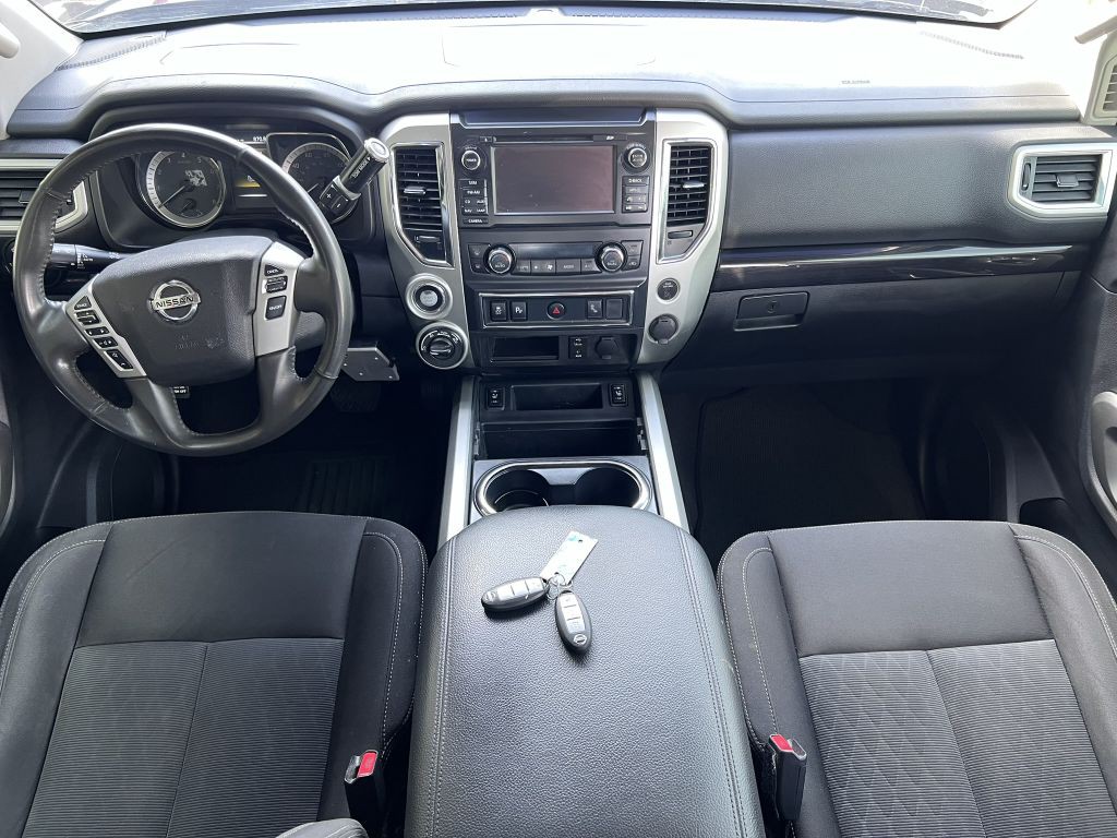2017 Nissan Titan Image 25
