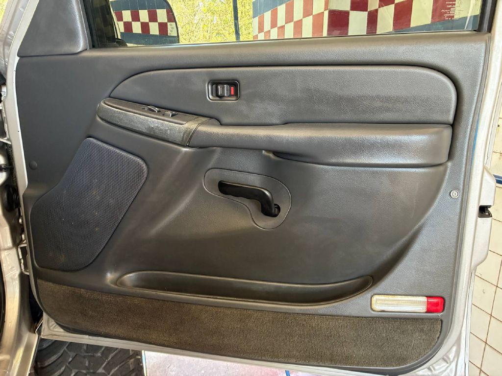 2005 Chevrolet Silverado 1500 Image 16