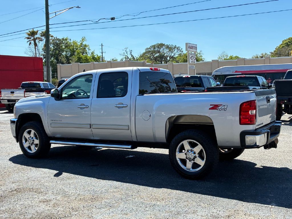 2011 Chevrolet Silverado 1500 Image 3