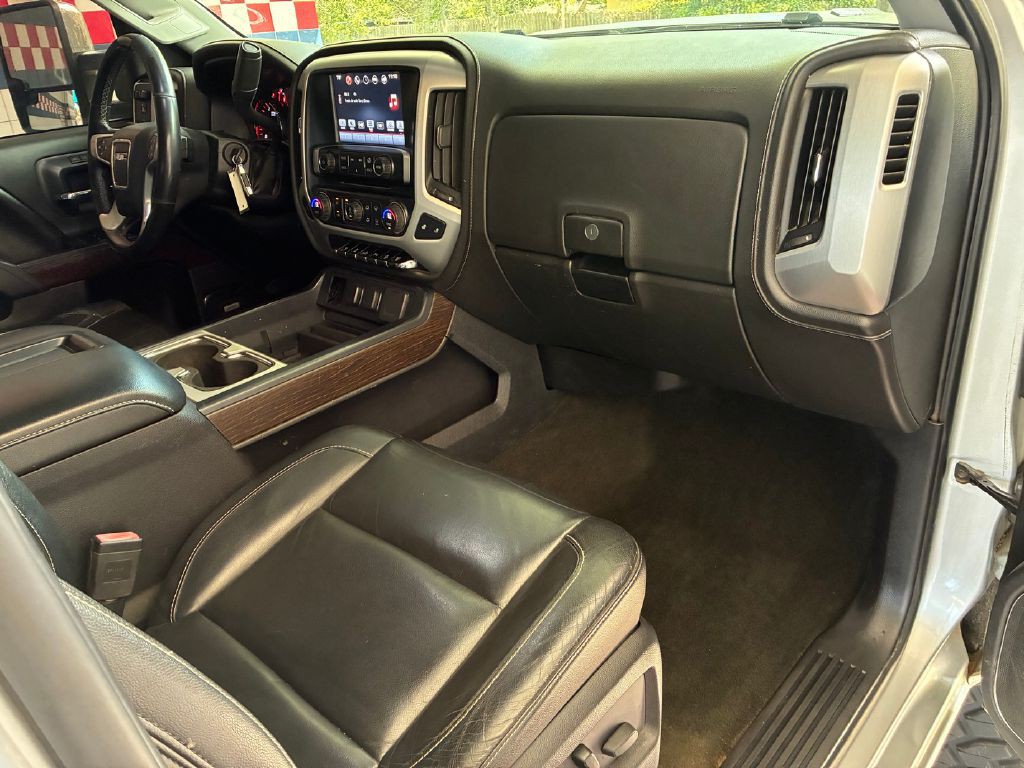 2016 GMC Sierra 2500 Image 16