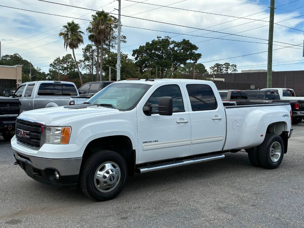 2011 GMC Sierra Image 2