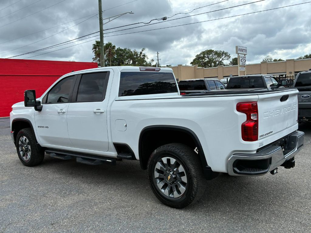 2021 Chevrolet Silverado 1500 Image 3