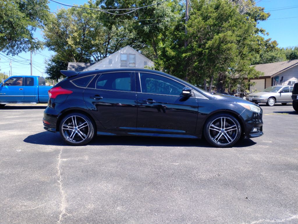 2017 Ford Focus Image 6