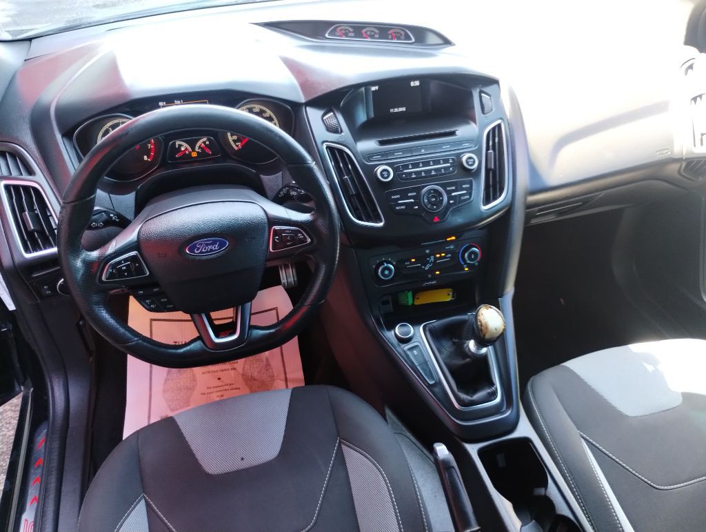 2017 Ford Focus Image 8