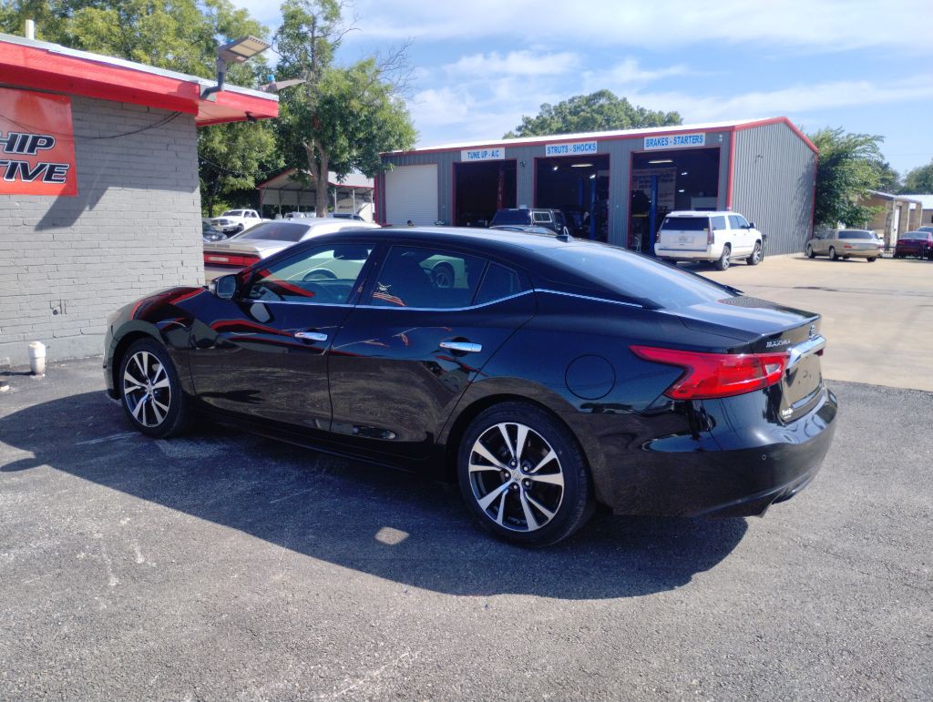 2017 Nissan Maxima Image 1