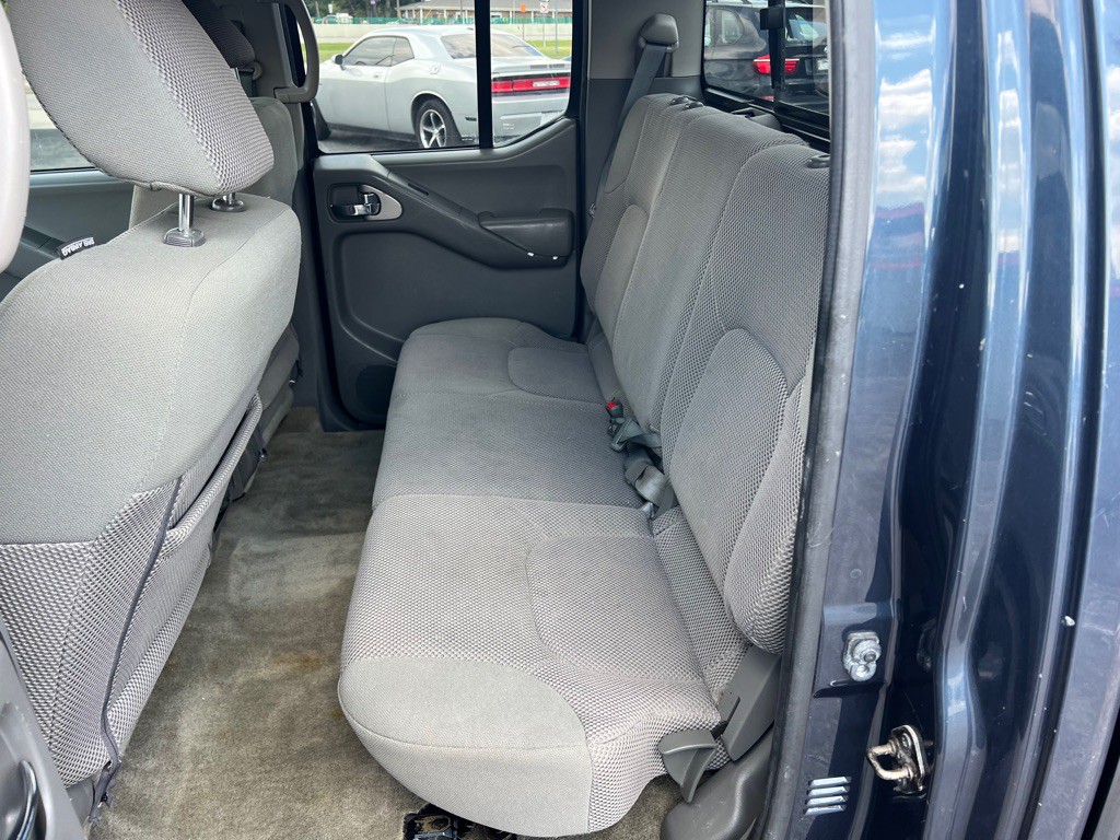 2015 Nissan Frontier Image 12