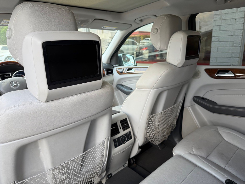 2012 Mercedes-Benz M-Class Image 11