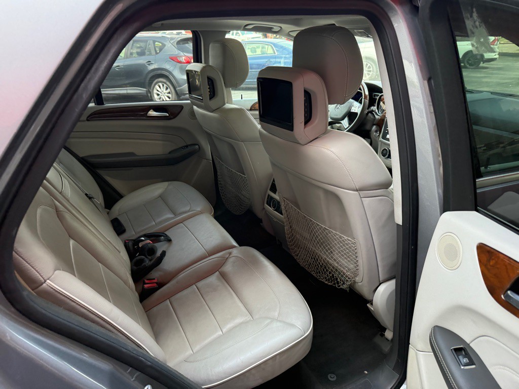 2012 Mercedes-Benz M-Class Image 14