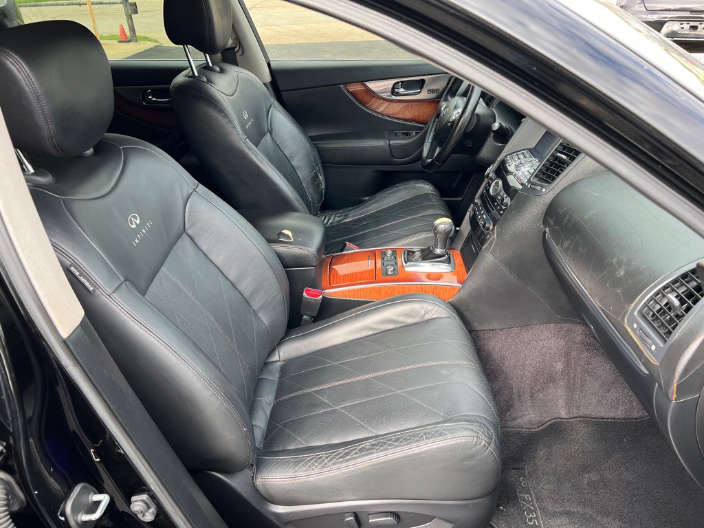 2011 INFINITI FX35 Image 11