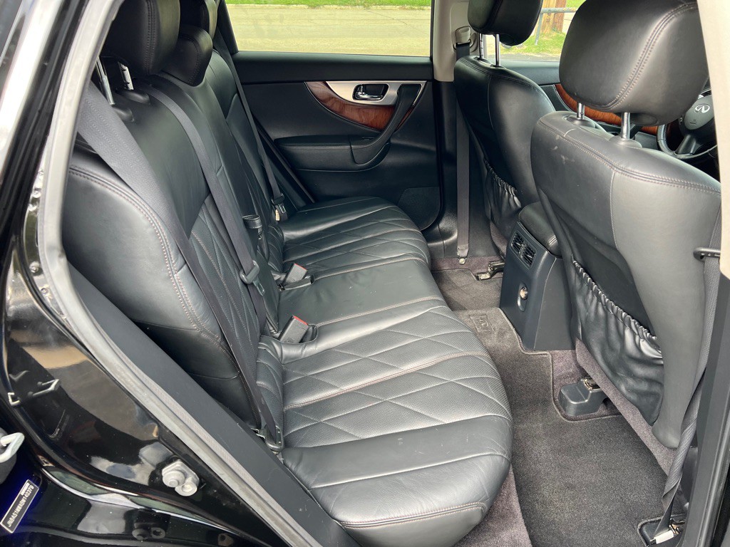 2011 INFINITI FX35 Image 12