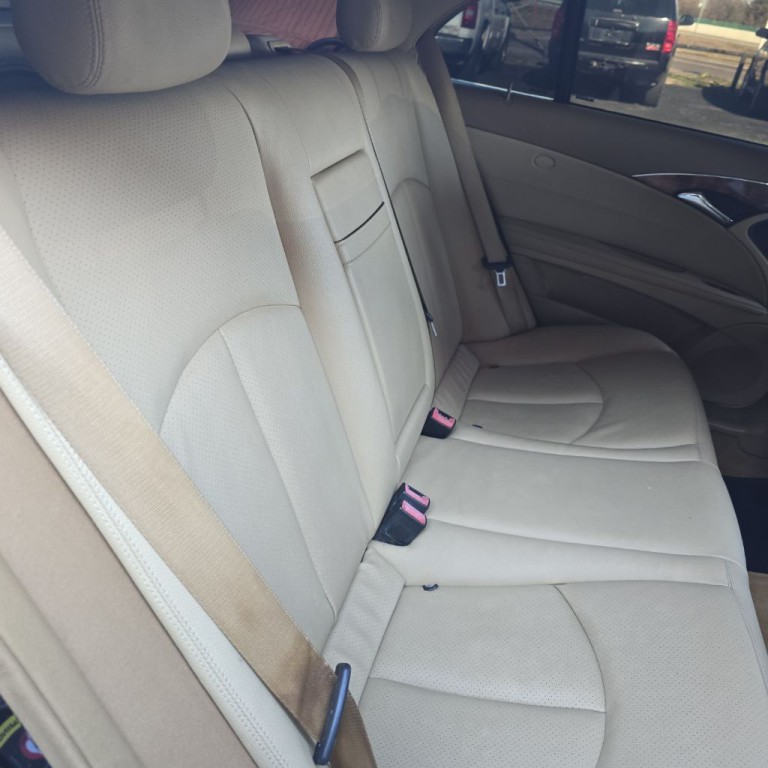 2009 Mercedes-Benz E-Class Image 12