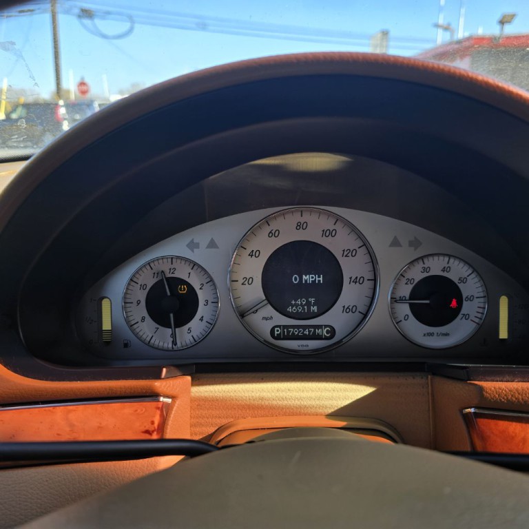2009 Mercedes-Benz E-Class Image 19