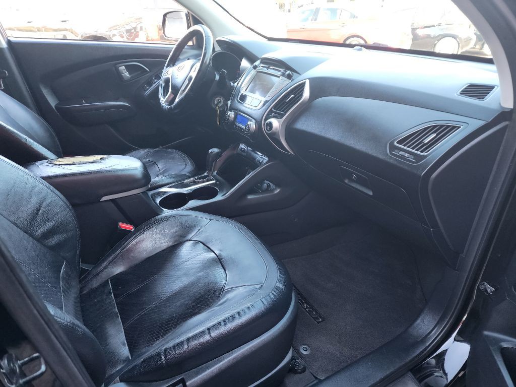 2011 Hyundai Tucson Image 15