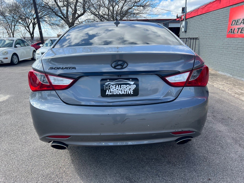2013 Hyundai Sonata Image 2
