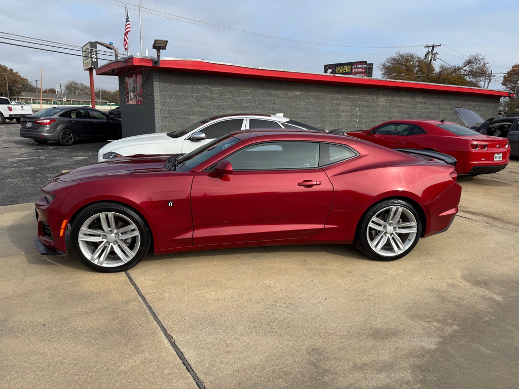 2017 Chevrolet Camaro Image 2