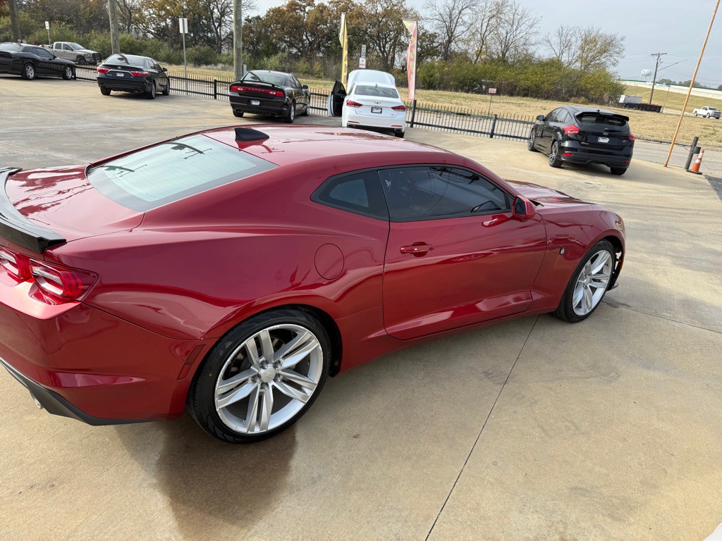 2017 Chevrolet Camaro Image 8