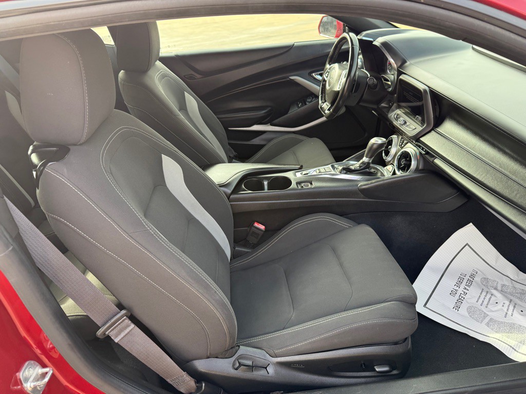 2017 Chevrolet Camaro Image 16