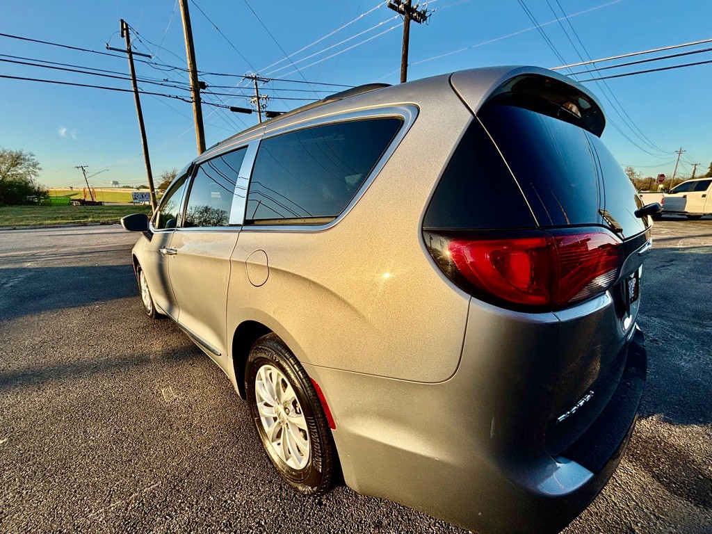 2017 Chrysler Pacifica Image 4